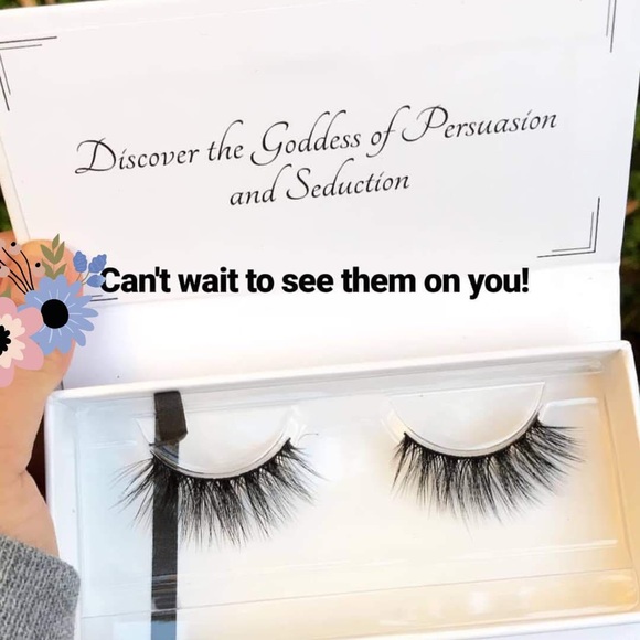 Atara’s Collections Lashes in the style Peitho. - Picture 1 of 3